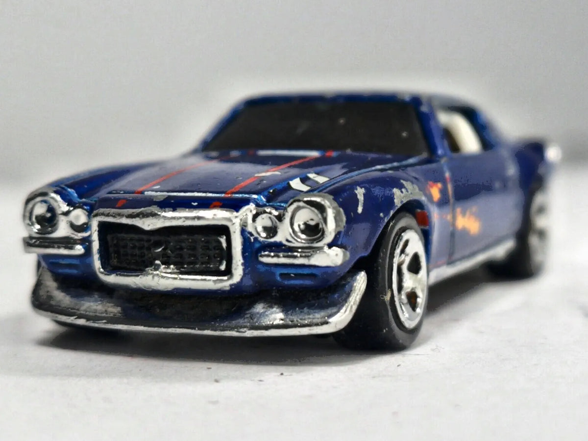 '70 Camaro Hot Wheels 2011 1:64 07 Luzak Niebieski – zdjęcie 5