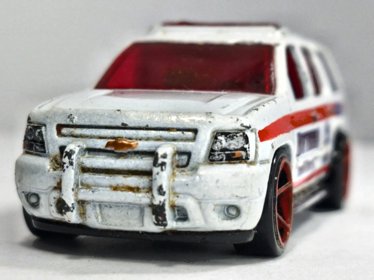'07 CHEVY TAHOE Hot Wheels Biały 1:53 – zdjęcie 5