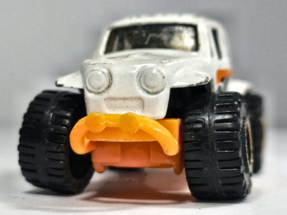 Volkswagen Beetle 4X4 Matchbox 2008 1:64 Samochód terenowy Luzak Biały – zdjęcie 5