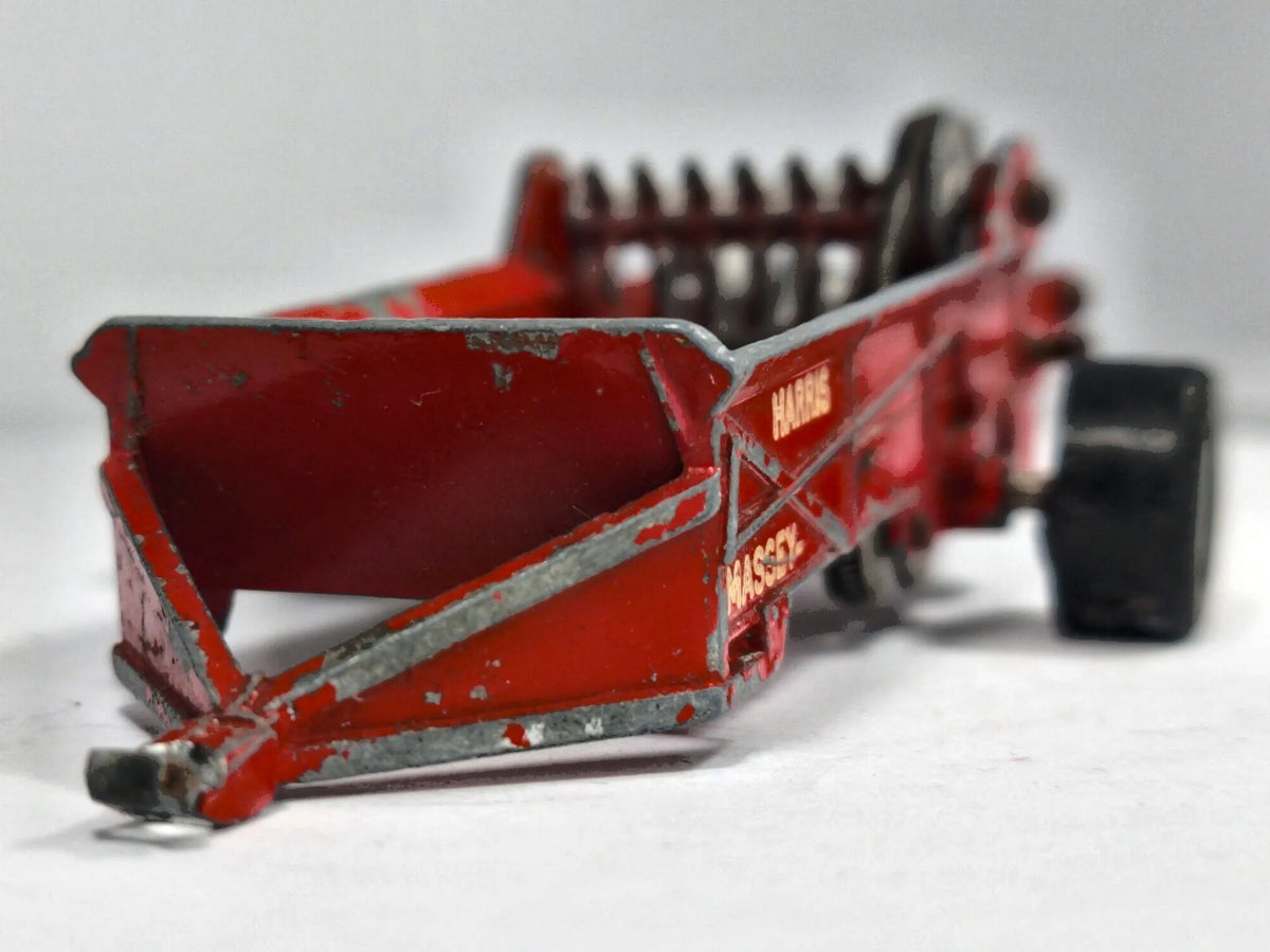 Massey-Harris Manure Dinky Toys 1:43 Przyczepa Rolnicza Luzak Czerwony – zdjęcie 5