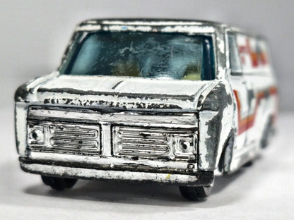 DELIGHTFUL SUPER VAN Yatming Biały 1:60 – zdjęcie 5