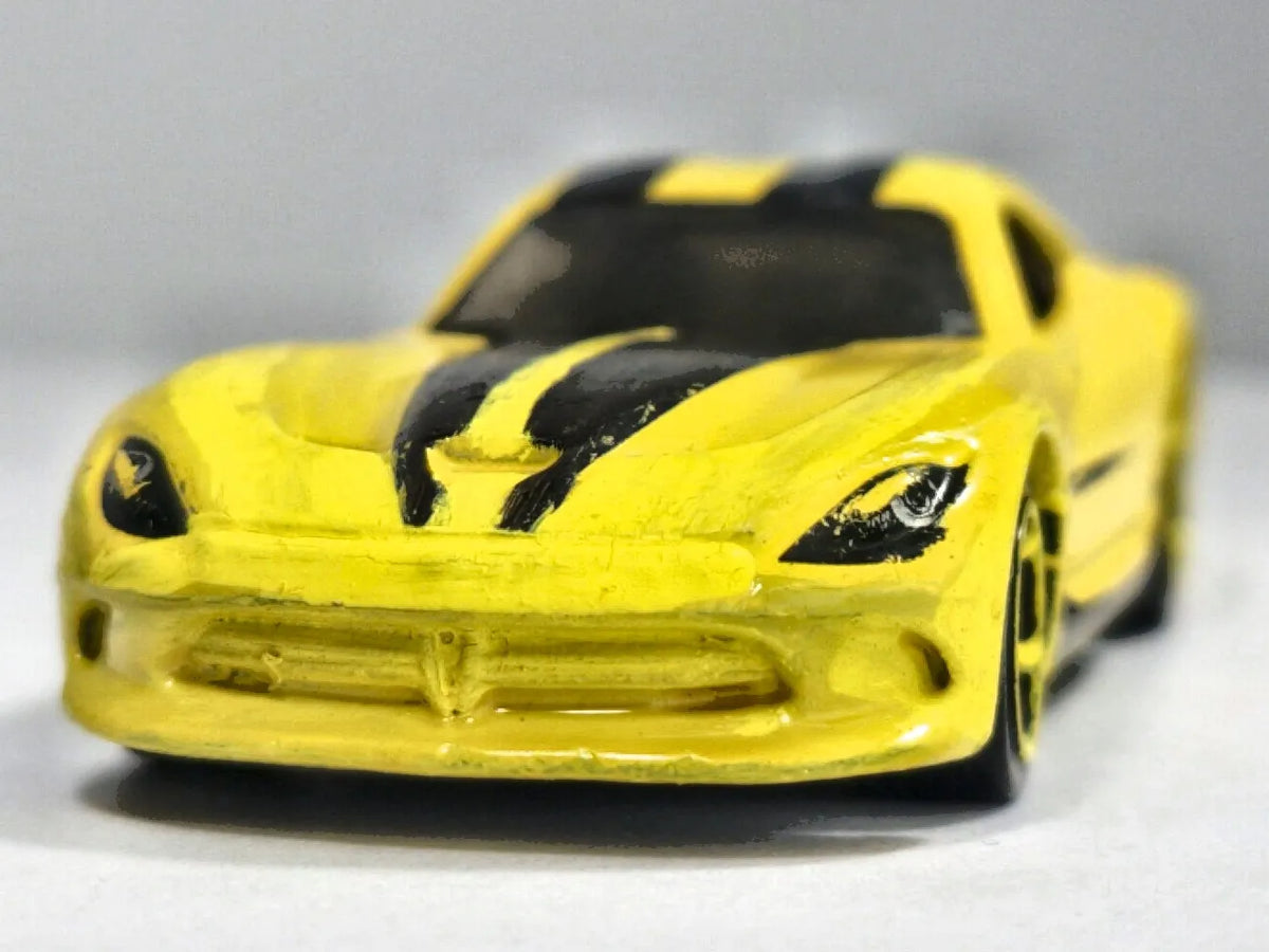 2013 VIPER CUSTOM MODEL Hot Wheels 2012 Żółty 1:64 – zdjęcie 5