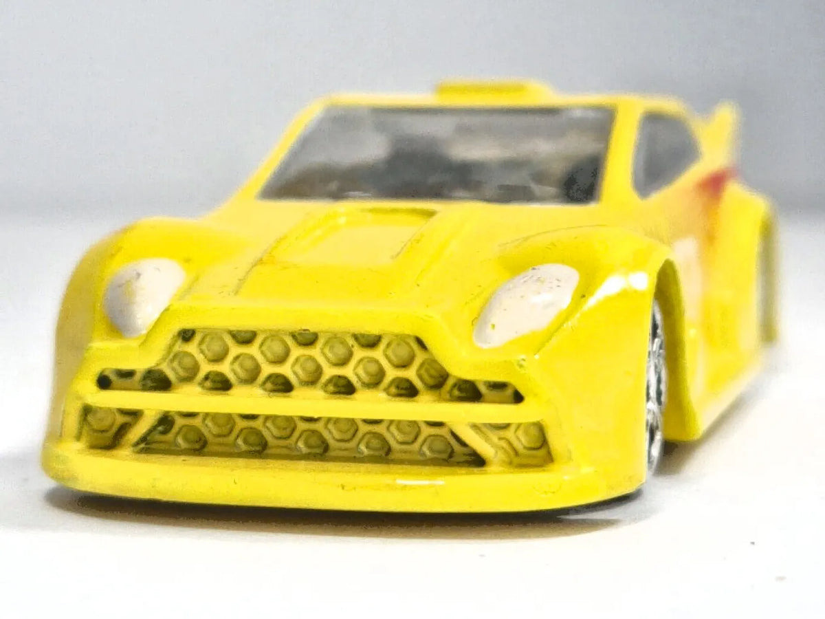 FUTURYSTYCZNY SAMOCHÓD WYŚCIGOWY Delta-Sport Made in Germany Żółty 77, 1:64 – zdjęcie 5