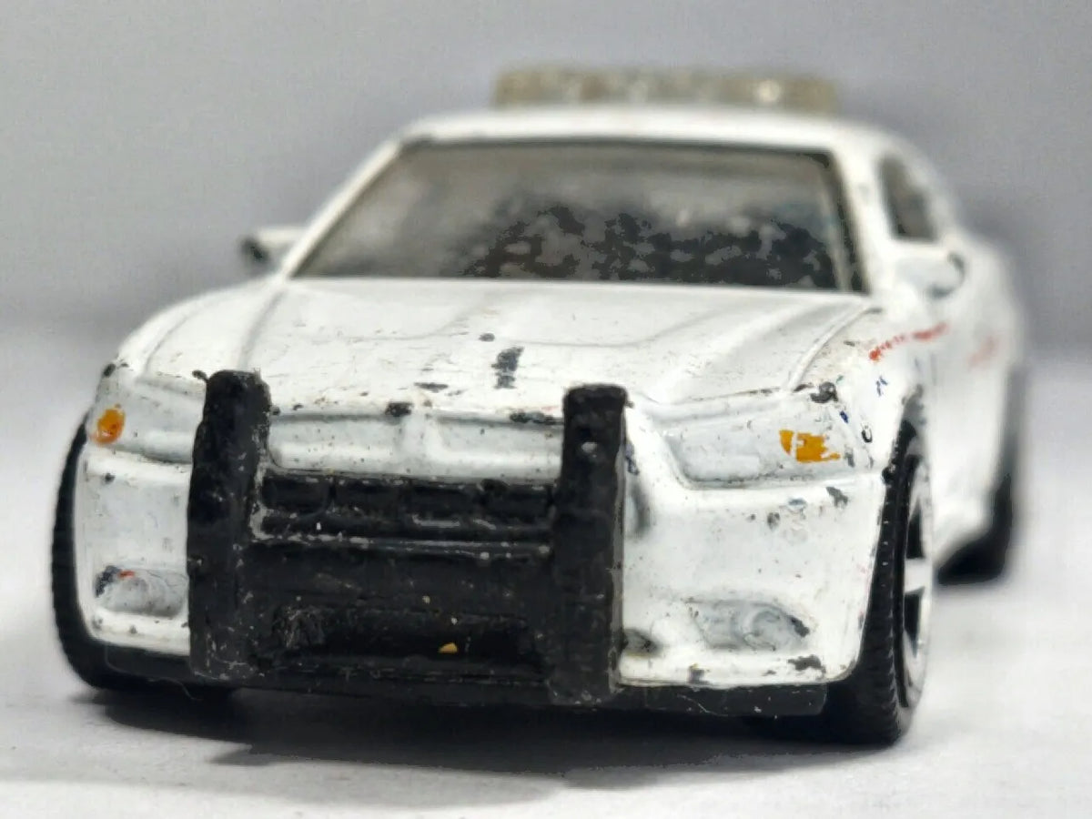Dodge Charger Pursuit Policja Matchbox 2012 Biały 1:57 – zdjęcie 5