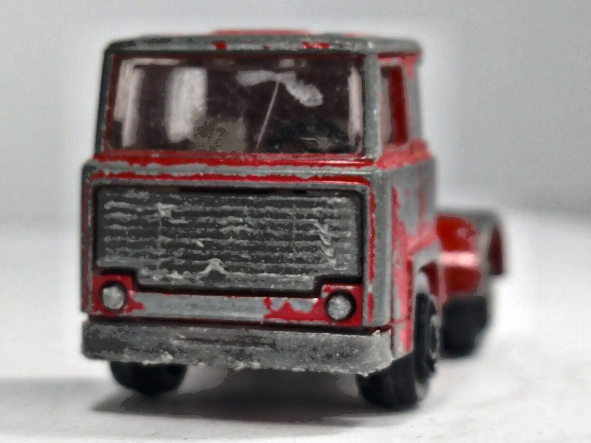 Ciągnik Siodłowy Playart '70 Czerwony 1:87 – zdjęcie 5