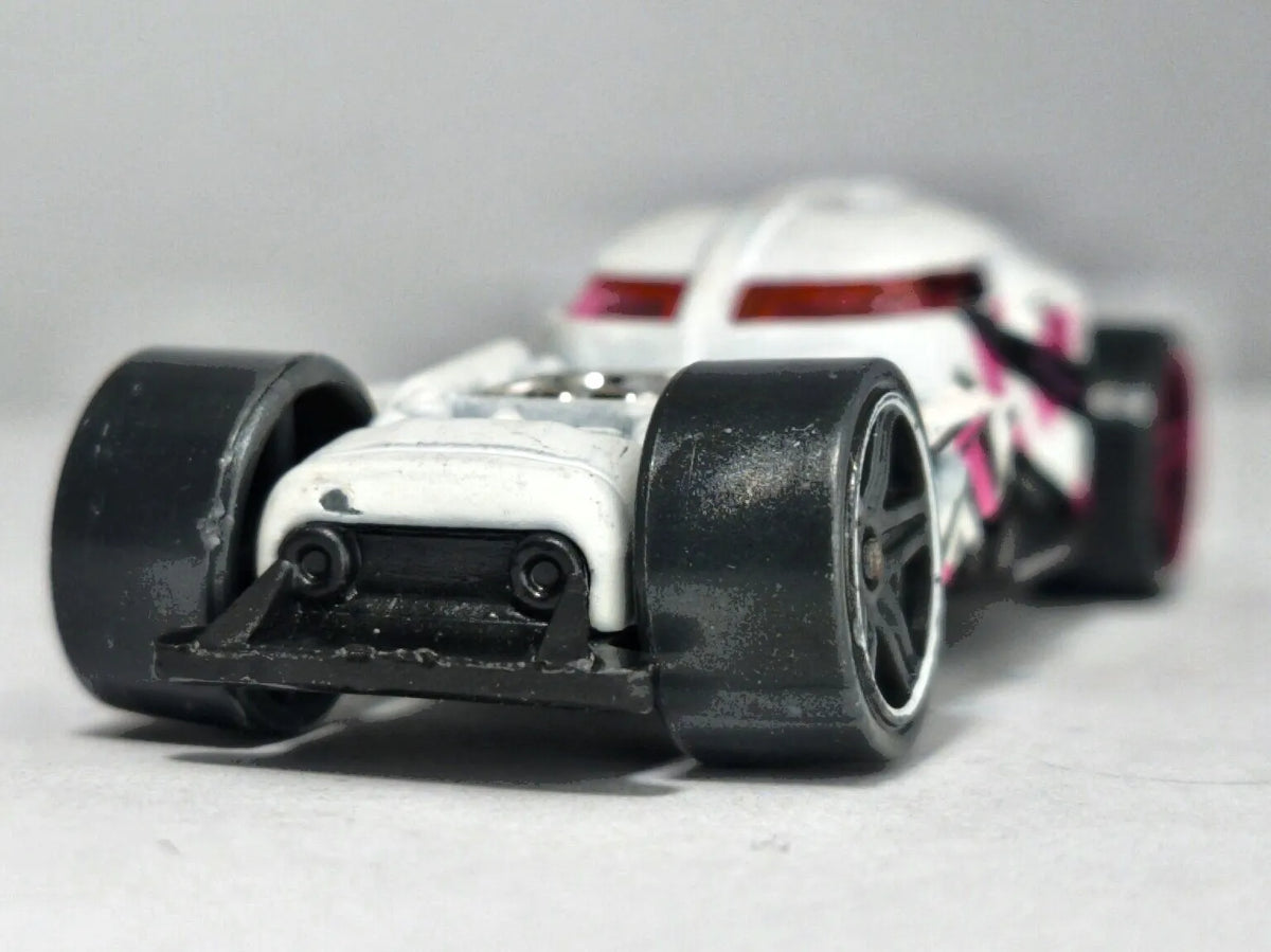 HW50 CONCEPT Hot Wheels 2018 Biały 1:64 – zdjęcie 5
