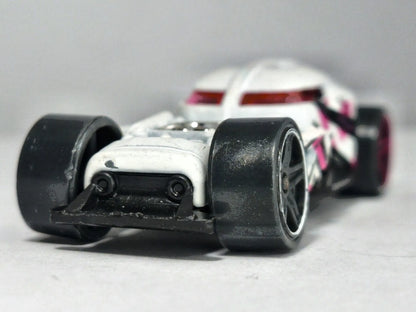 HW50 CONCEPT Hot Wheels 2018 Biały 1:64 – zdjęcie 5