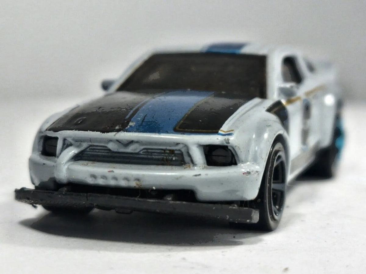 Ford Mustang GT Hot Wheels 2005 1:64 Luzak Srebrny – zdjęcie 5