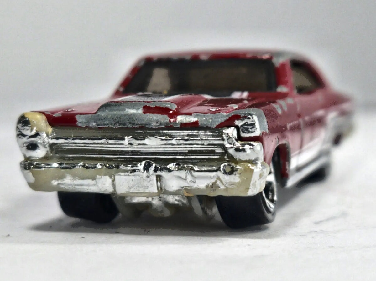 1966 Ford Fairlane GT Hot Wheels 1:64 Luzak Bordowy Muscle Car – zdjęcie 5