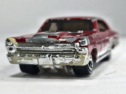 1966 Ford Fairlane GT Hot Wheels 1:64 Luzak Bordowy Muscle Car – zdjęcie 5