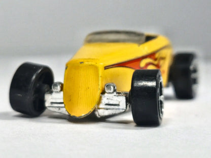 '33 Ford Hot Wheels 2008 Żółty 1:64 – zdjęcie 5