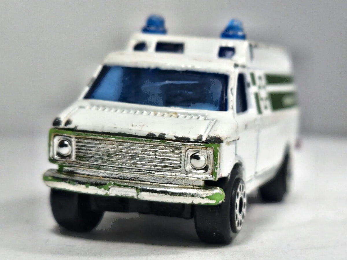 P346 Chevrolet G20 Ambulance Zylmex 1976 Superfast Pogotowie ratunkowe – zdjęcie 5