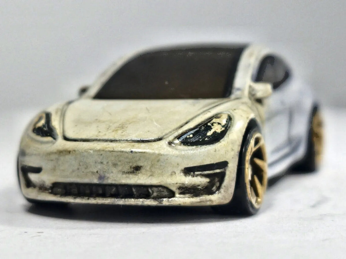 Tesla Model S Hot Wheels 2013 Mainline 1:64 Luzak Srebrny – zdjęcie 5