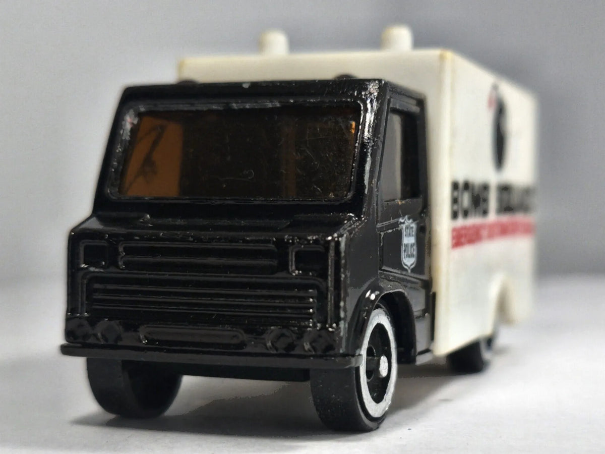 BOMB SQUAD JAK MERCEDES VAN, Nico 1983, Die cast 8021 Czarny 1:55, Resoraki – zdjęcie 5