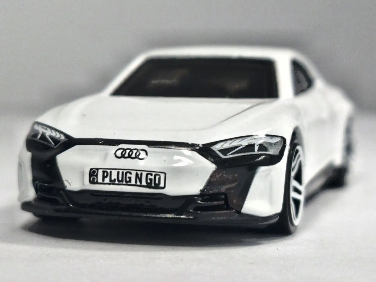 Audi RS E-Tron GT Hot Wheels 2021 Biały 1:64 – zdjęcie 5