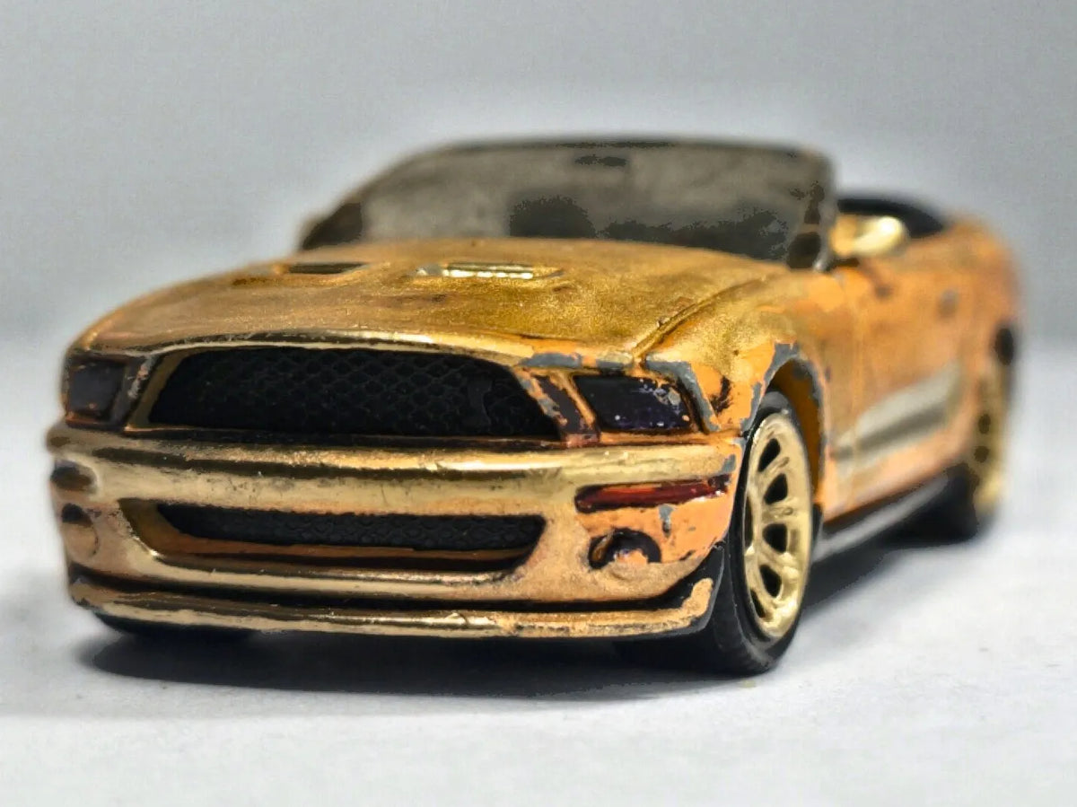 SHELBY GT500 CONVERTIBLE (CABRIO), Matchbox 2007, Die cast MB744 Złoty 1:64 – zdjęcie 5