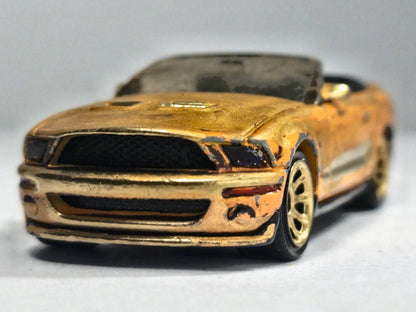 SHELBY GT500 CONVERTIBLE (CABRIO), Matchbox 2007, Die cast MB744 Złoty 1:64 – zdjęcie 5