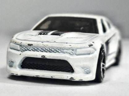 Dodge Charger SRT Hot Wheels 2015 1:64 Luzak Biały – zdjęcie 5