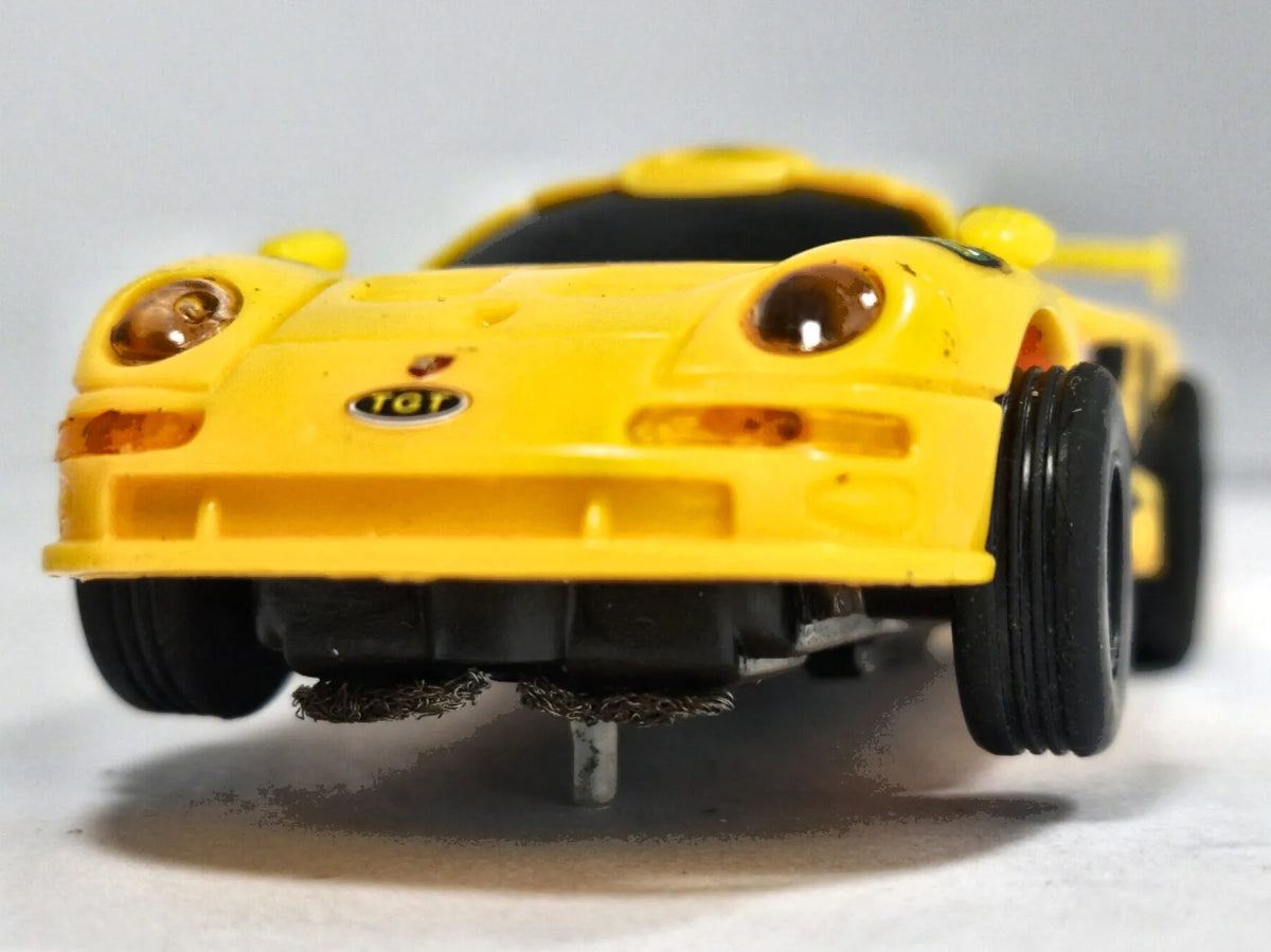 PORSCHE 911 GT1 / MODEL TOROWY Żółty 1:45 – zdjęcie 5