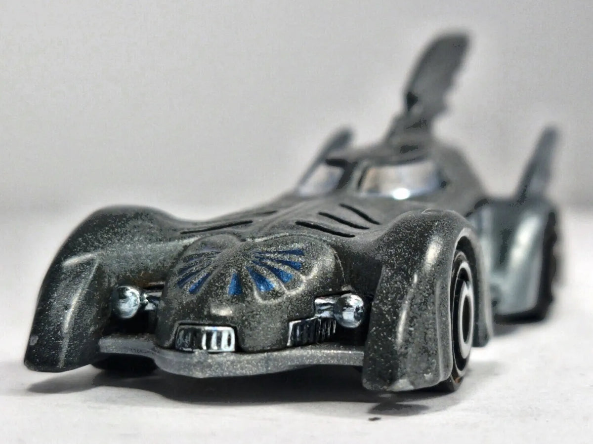 Batmobile DC COMICS (s22) Hot Wheels 1:64 Szary Batman Forever Batmobile – zdjęcie 5
