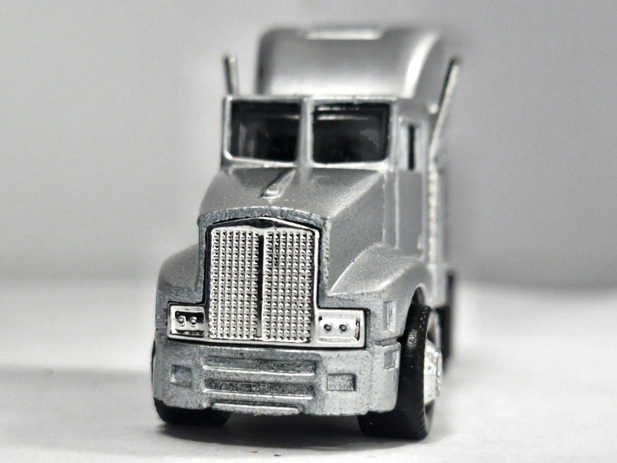 Peterbilt Truck Hümmer 1:64 Ciągnik Siodłowy Luzak Srebrny Ciężarówka – zdjęcie 5