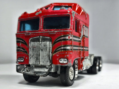 Ciągnik Siodłowy Kenworth K100 Aerodyne Yatming Czerwony 1:64 – zdjęcie 5