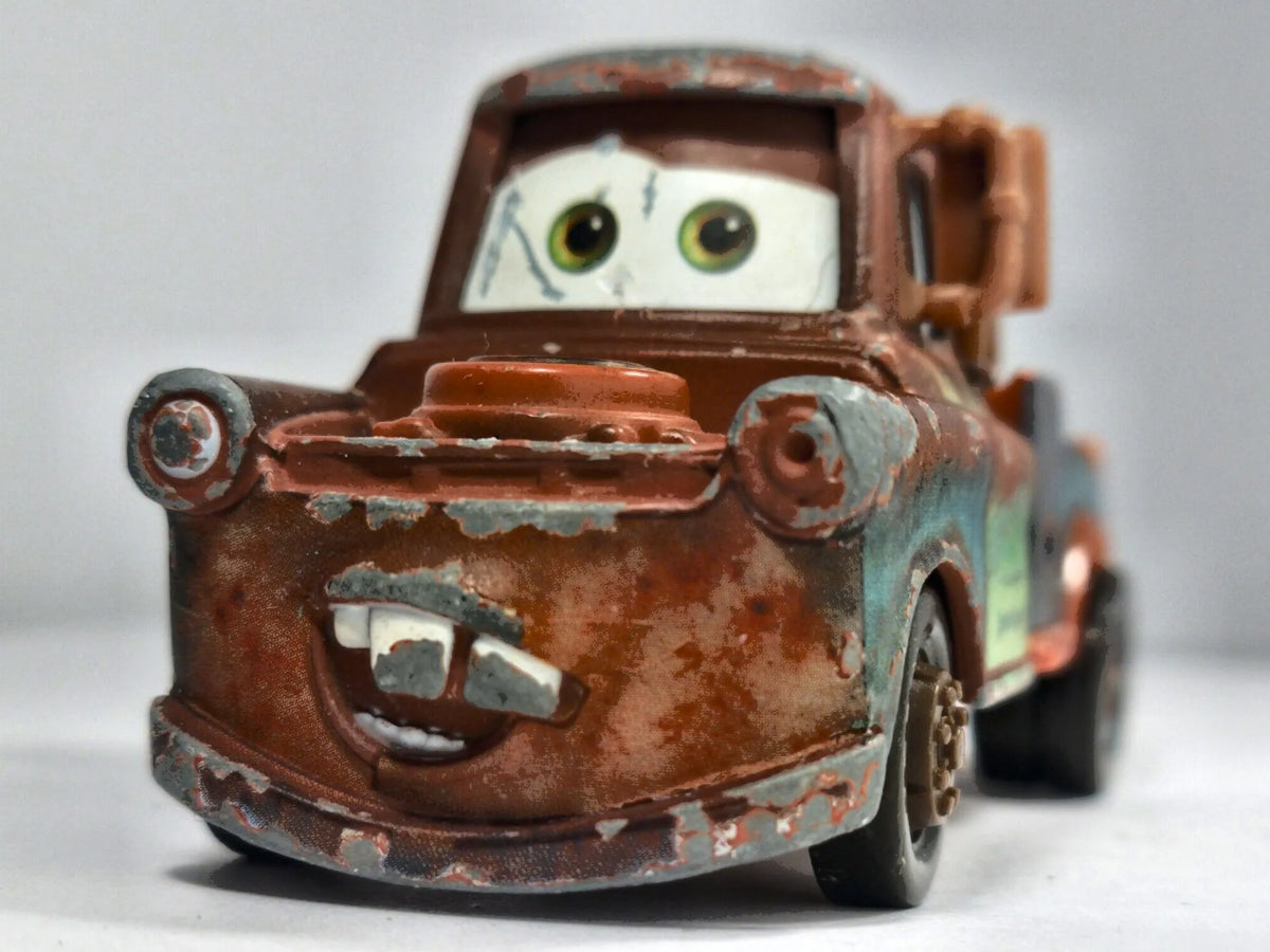Tow Mater Disney/Pixar 2019 Cars 1:64 Pomoc drogowa Luzak Brązowy Zlomek – zdjęcie 5