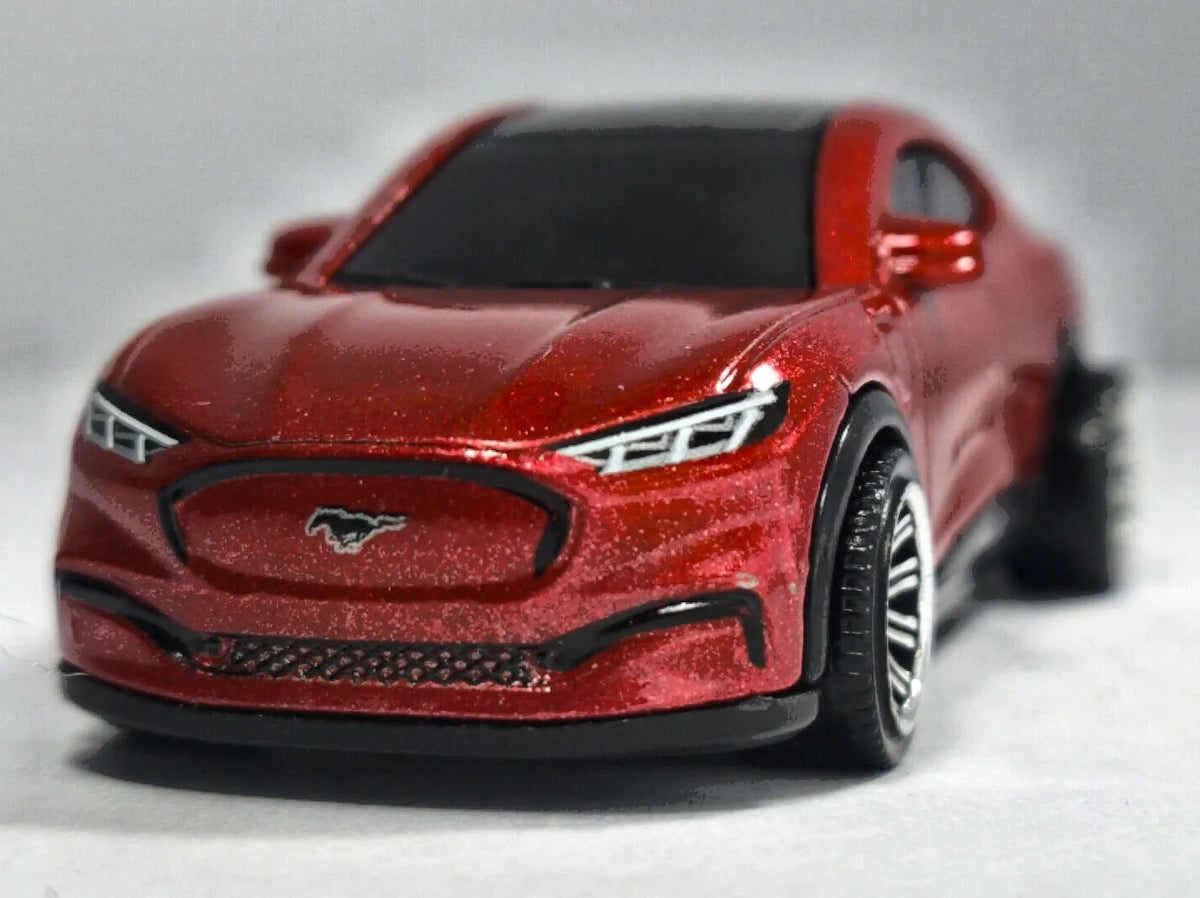 '21 FORD MUSTANG MACH-E SUV, Matchbox 2022, Die cast MB1303, Czerwony, 1:64 – zdjęcie 5